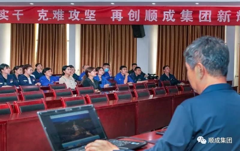 河南贝斯特集团举办通讯员摄影技术培训班